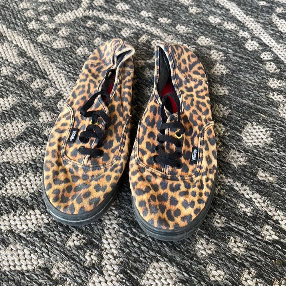 VANS Cheetah Print size 9